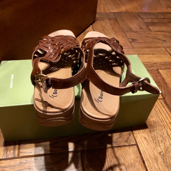 Bare Trap New Condition Brown Sandals SZ 6M - Picture 2 of 4